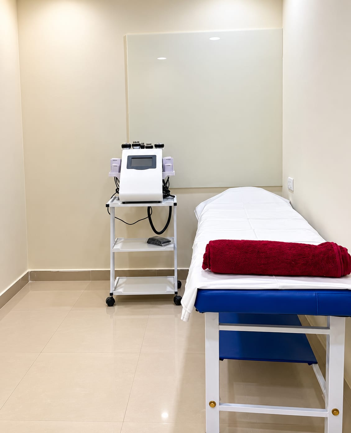 Calm treatment room with a prepared bed and device